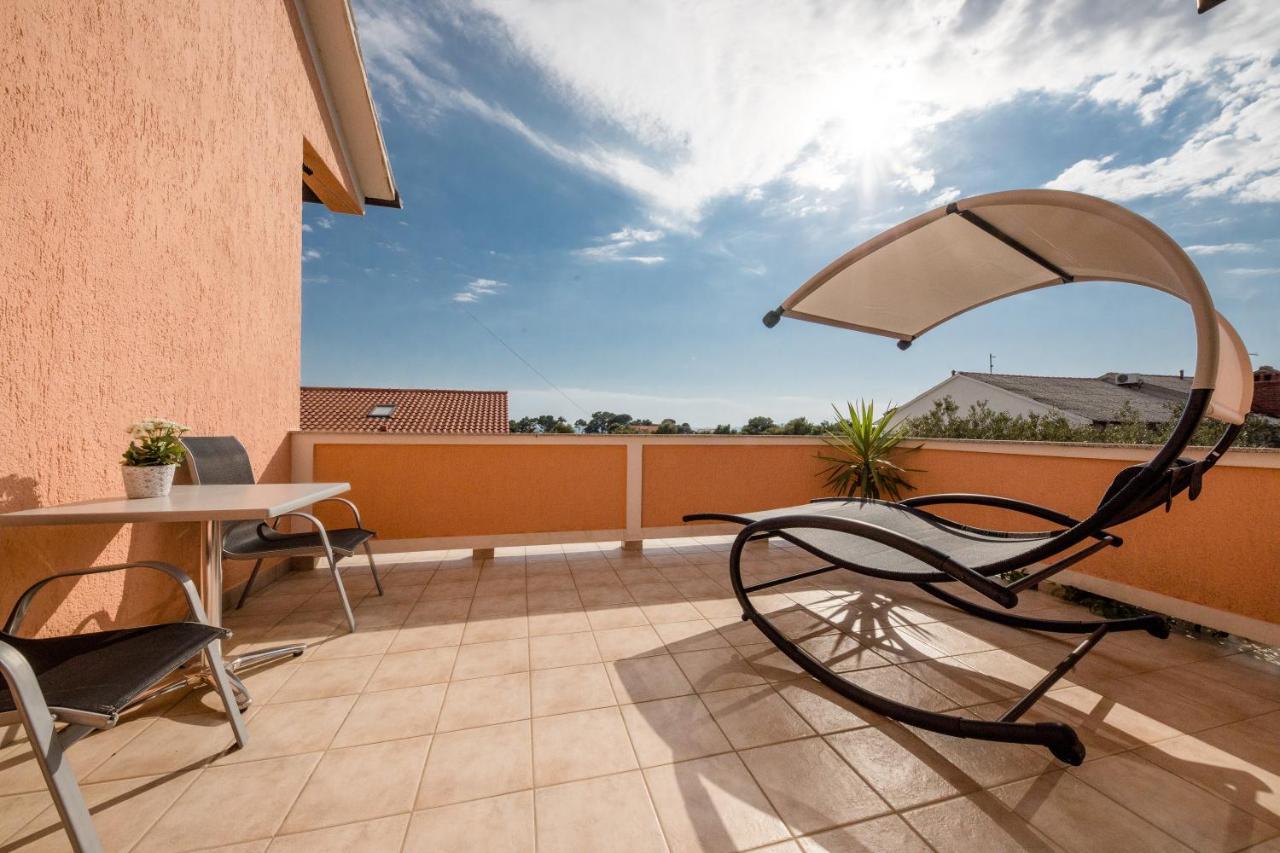 Apartments Tartuga Rab Town Exterior photo