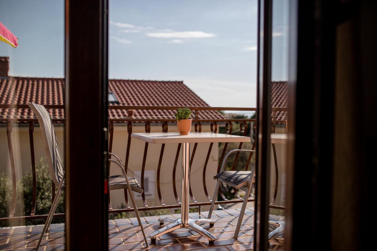 Apartments Tartuga Rab Town Exterior photo