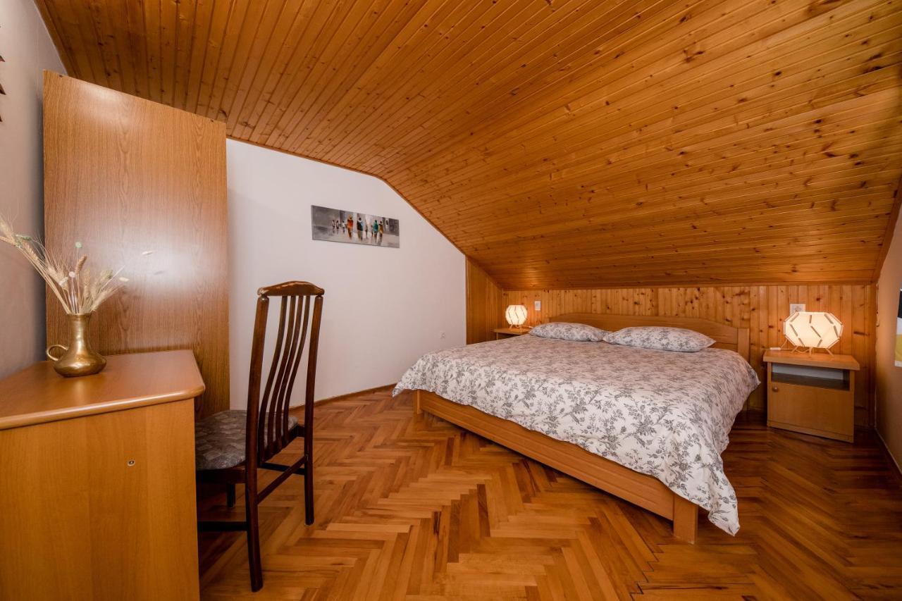 Apartments Tartuga Rab Town Exterior photo