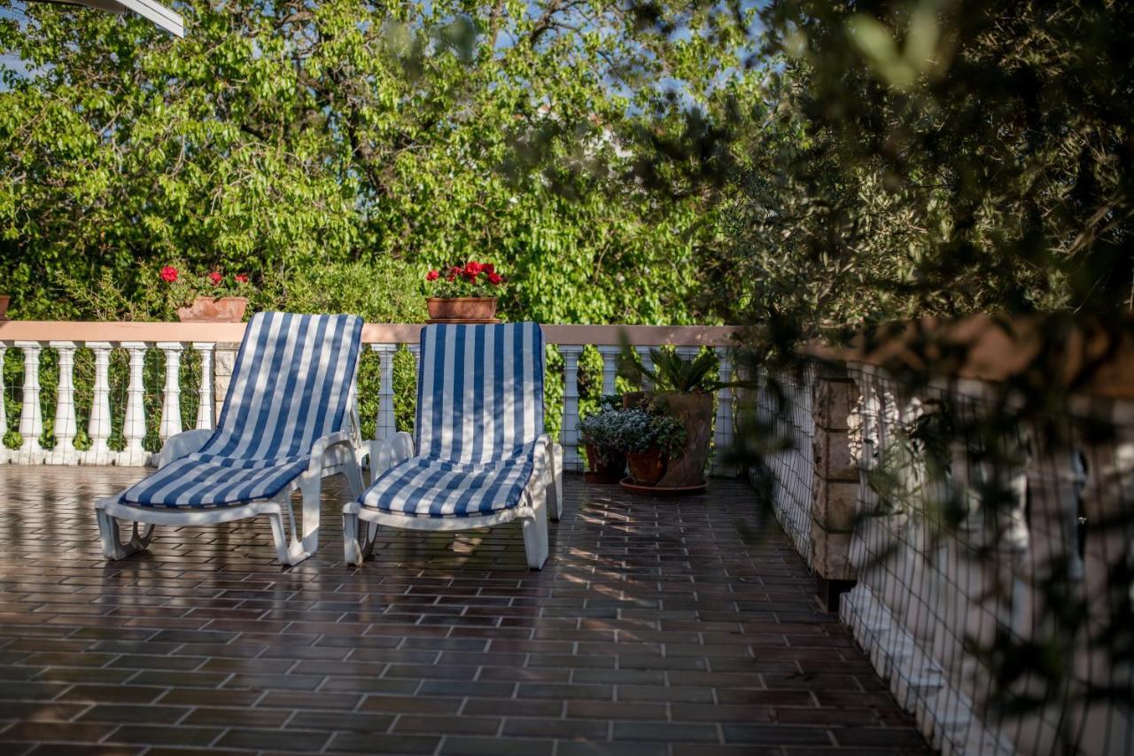 Apartments Tartuga Rab Town Exterior photo